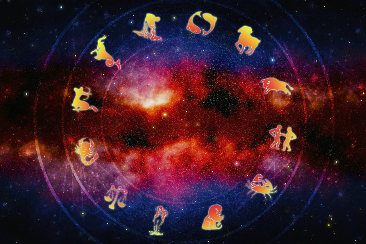 En esta ocasión hablaremos de los signos del elemento fuego, que están conformados por Aries, Leo y Sagitario, tres signos realmente fuertes del Zodiaco que tienen muchos contrastes y similitudes que veremos a continuación.
<br>
<br>
<b>(ENTRA <a href="https://www.univision.com/horoscopos/elementos-del-zodiaco-asi-son-los-signos-de-agua-fotos" target="_blank">AQUÍ SI QUIERES VER A LOS SIGNOS DE AGUA,</a> <a href="https://www.univision.com/horoscopos/elementos-del-zodiaco-asi-son-los-signos-de-aire-fotos" target="_blank">AQUÍ A LOS SIGNOS DE AIRE</a> Y FINALMENTE, <a href="https://www.univision.com/horoscopos/elementos-del-zodiaco-asi-son-los-signos-de-tierra-fotos" target="_blank">AQUÍ A LOS SIGNOS DE TIERRA</a>)</b>