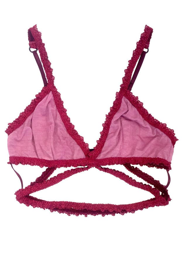 A diferencia de los brasieres tradicionales que se miden por el número de copa y el ancho de espala con números y letras como 34B, los bralettes suelen venir con las tallas tradicionales de small, medium y large. (
<a href="http://clarebare.com/" target="_blank">clarebare.com</a>)