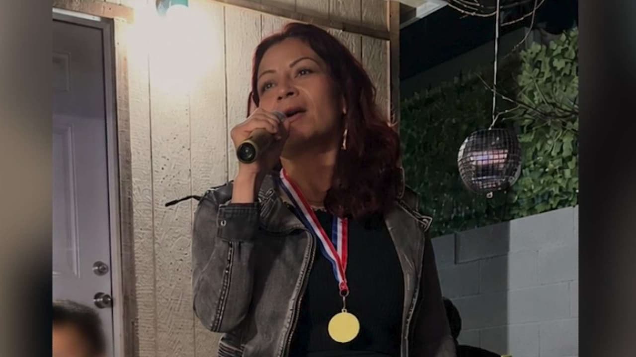 Sufriendo los tres hijos de Sandra Fernández tras su asesinato en Tustin