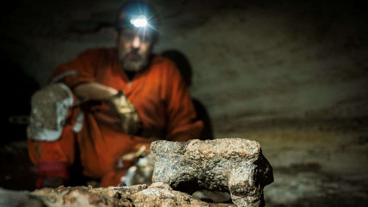 "El hallazgo más importante": descubren cientos de piezas en una cueva ritual en la ciudad maya de Chichén Itzá