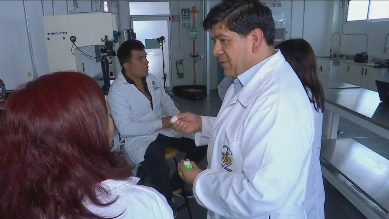 Estudiantes mexicanos premiados por novedoso material para implantes en pacientes con problemas óseos