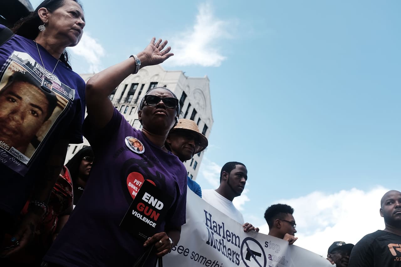 Residentes de Harlem se unieron a la iniciativa contra la violencia.