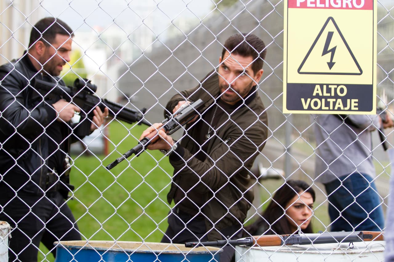 En 
<i><b><a href="http://www.univision.com/series/la-piloto">La piloto</a></b></i>, 
<b><a href="http://www.univision.com/series/la-piloto/arap-bethke-es-john-lucio">John</a></b> estaba decidido a recuperar su avioneta 'La consentida' que había sido confiscada por la DEA.