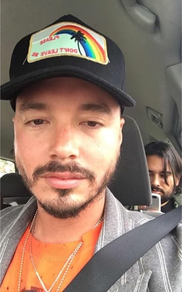 Y si de mostrar algo más colorido se trata, mira este modelo.