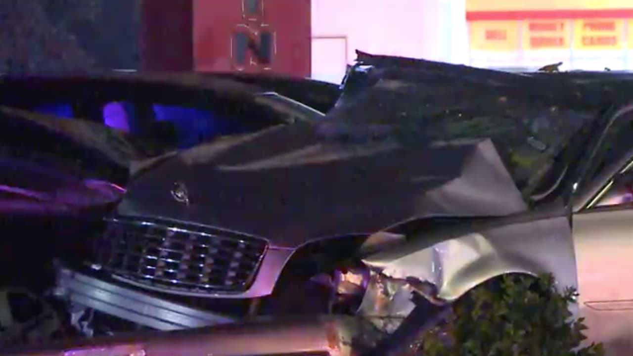 El conductor se negó a detenerse y comenzó una persecución en el cruce de las calles Almeda Genoa y Telephone Road en el sureste de Houston.