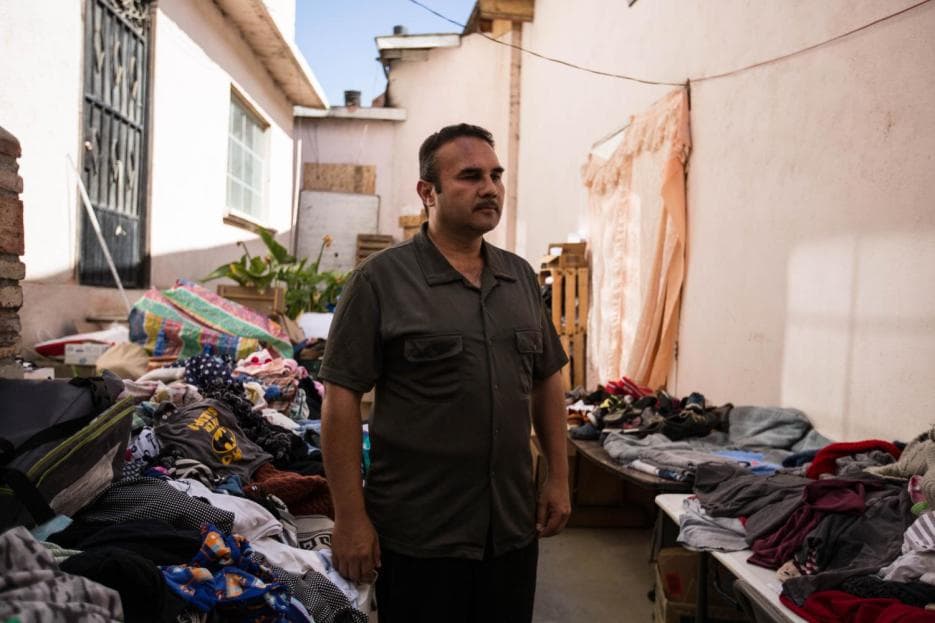 Pastor Gustavo Banda, who heads the Ambassadors of Jesus shelter, in the backyard of his house where they organize donations every day for migrants. "They are giving them very little hope to stay," says Banda. "They want to discourage them by not giving them appointments until January of next year," he adds.