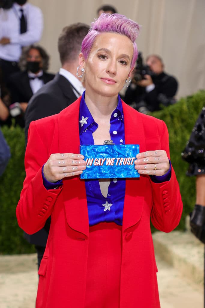 La futbolista Megan Rapinoe, envió un fuerte mensaje en contra de la homofobia y le rindió homenaje a la bandera de Estados Unidos.