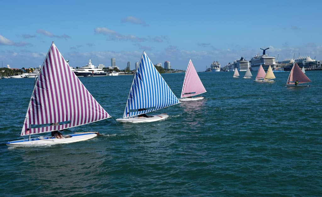 "Voile/Toile-Toile/Voile" se exhibe en Miami, en junio pasado se presentó en Minneapolis.