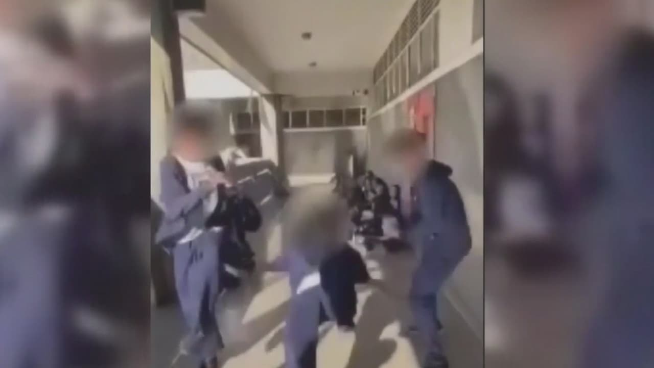 Reto viral “rompe cráneos” de la red social Tik-Tok pone en peligro la vida de los niños 