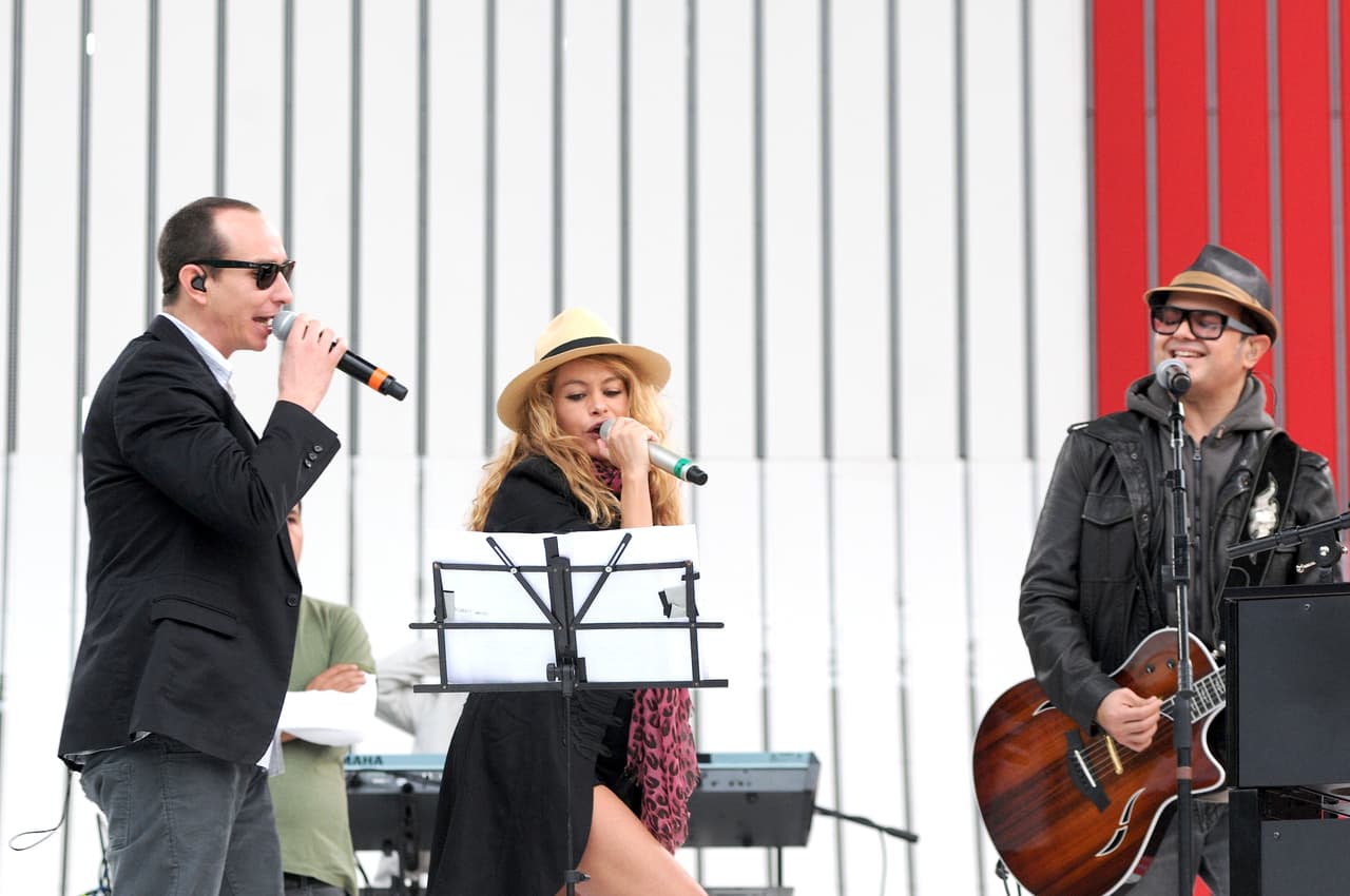 “Con Paulina fuimos algo más, pero tenía novio, por lo que al no concretarse una relación formal, inicié otro romance paralelo con la hija de Silvia Pinal”, confesó el integrante de Timbiriche de su triángulo amoroso con Rubio y Alejandra Guzmán.