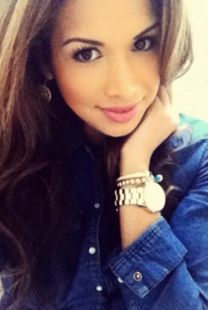 A través de las famosas fotos 'selfies' es como nuestra reina mantiene una estrecha relación con sus seguidores. Este tipo de fotos se han convertido en un fenómeno y no hay quién no se haya tomado una. Ahora puedes subir la tuya con el hashtag #NBLselfie para ganar un kit de belleza, los detalles aquí