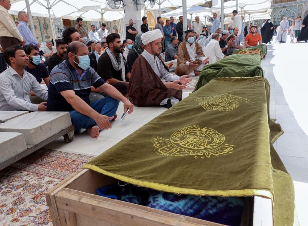 El fuego de Nasiriya por ahora llevó a la suspensión del director del hospital y del responsable sanitario de esa provincia, Di Car, decidió el primer ministro Mustafá al Kazimi, que también decretó 
<b>tres días de duelo nacional.</b>
<br>