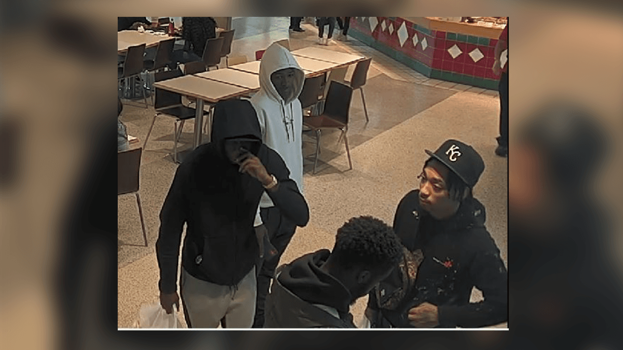 La Policía de Atlanta busca a tres sospechosos de estar involucrados en una pelea por un puesto de estacionamiento que dejó un hombre muerto de bala.