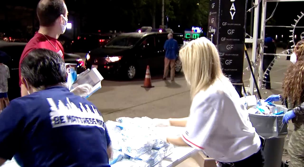 Participó el equipo de la mueblería y miembros de la familia de McIngvaale.