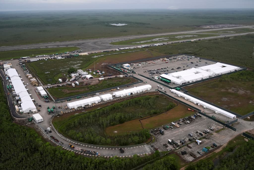 “No puede dormir ni bañarse”: joven con DACA fue arrestado y enviado al Alligator Alcatraz