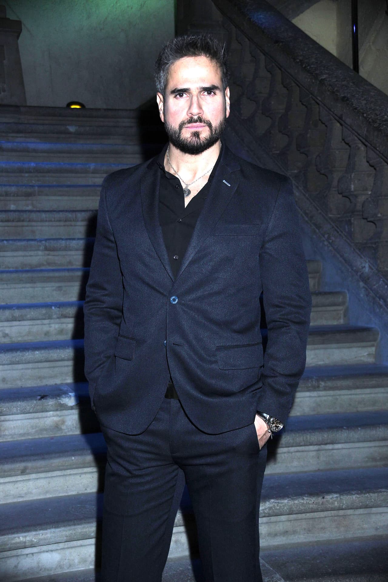 Daniel Arenas es uno de los 
<b><a href="https://www.univision.com/famosos/daniel-arenas-habla-de-la-supuesta-rivalidad-que-tiene-con-gabriel-soto-fotos" target="_blank">galanes favoritos de las telenovelas</a></b> y por quien muchas mujeres suspiran. Pero ¿por qué hasta ahora no se le ha conocido alguna novia?
<br>