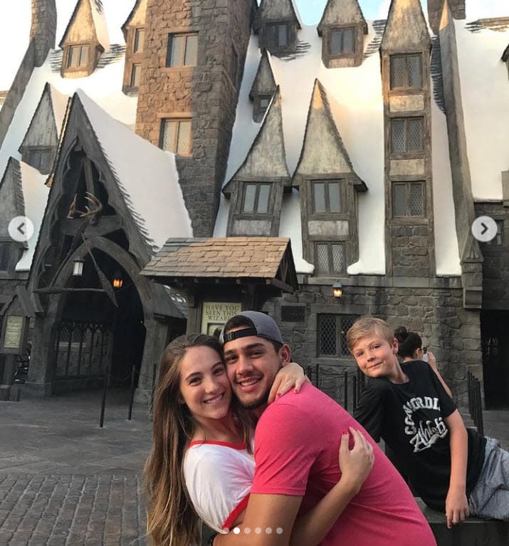 "Yo soy muy abierta como mamá y cuando llegan a la casa, porque ella está en la Universidad, llega a la casa con el novio y 
<b>se quedan en su habitación</b>". 
<br>