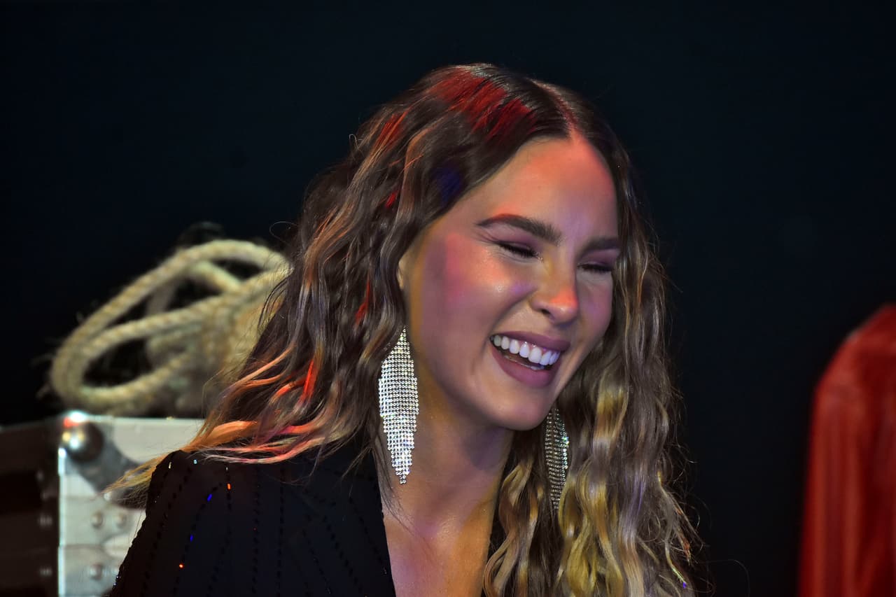 En sus 20 años de carrera, "va a ser mi primer beso con una mujer. Lo estoy esperando ansiosamente", anticipó.