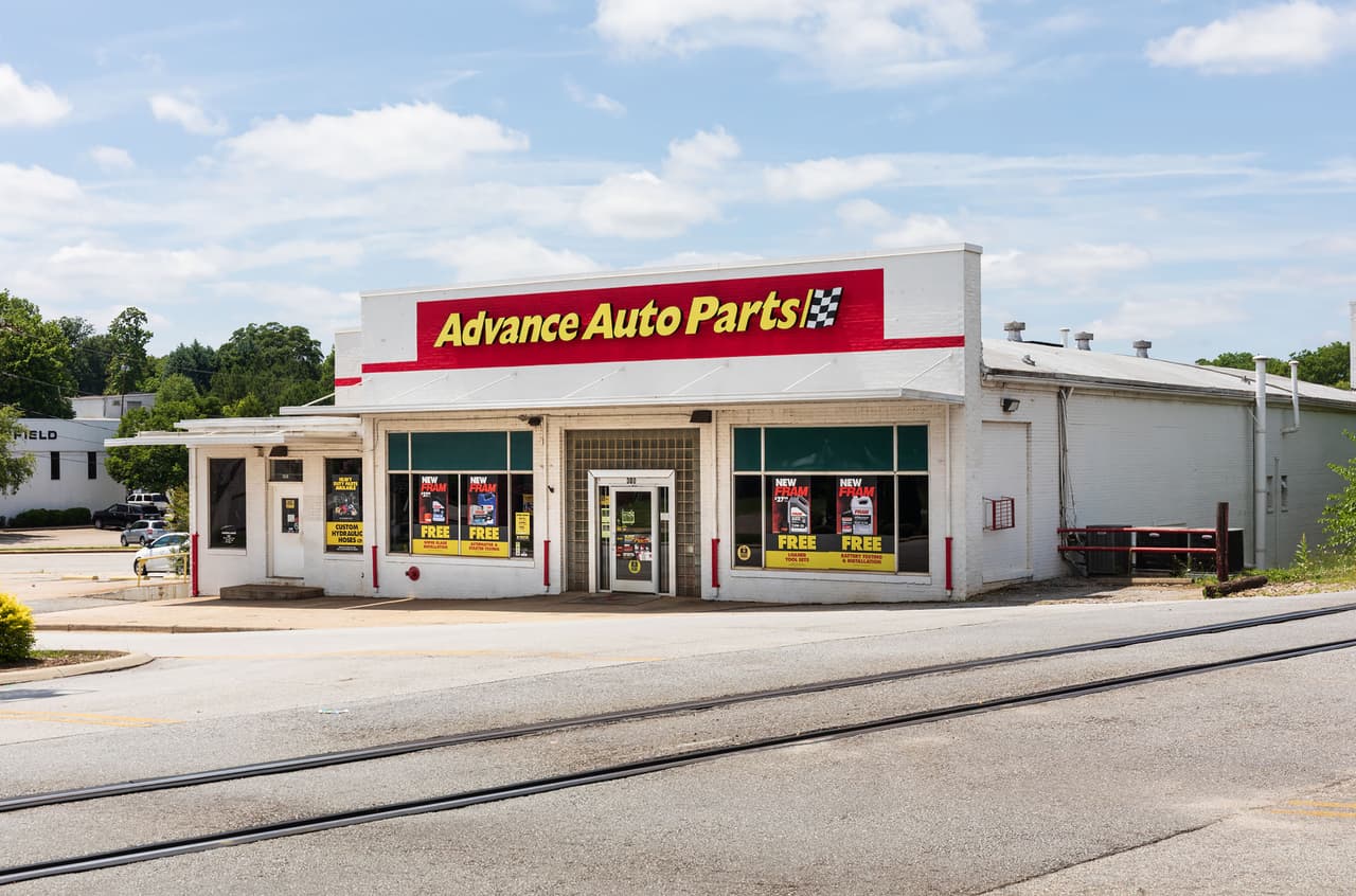 <b>Advance Auto Parts | </b>Además de esta lista en fotos, estas cadenas también permanecerán cerradas:
<br>
<br>Academy Sports + Outdoors, Banana Republic, Bath & Body Works, Bed Bath & Beyond, BJ's Wholesale Club, Burlington, Dick's Sporting Goods, Dillard’s, DSW, Five Below, Foot Locker, Gap, Guitar Center, Hobby Lobby, Home Depot, HomeGoods, Ikea, JCPenney, Joann Stores, Kay Jewelers, Office Depot, OfficeMax, Old Navy, Petco, PetSmart, Publix, Sam’s Club, Sephora, Staples, Target, Trader Joe’s, Ulta Beauty y Zales.