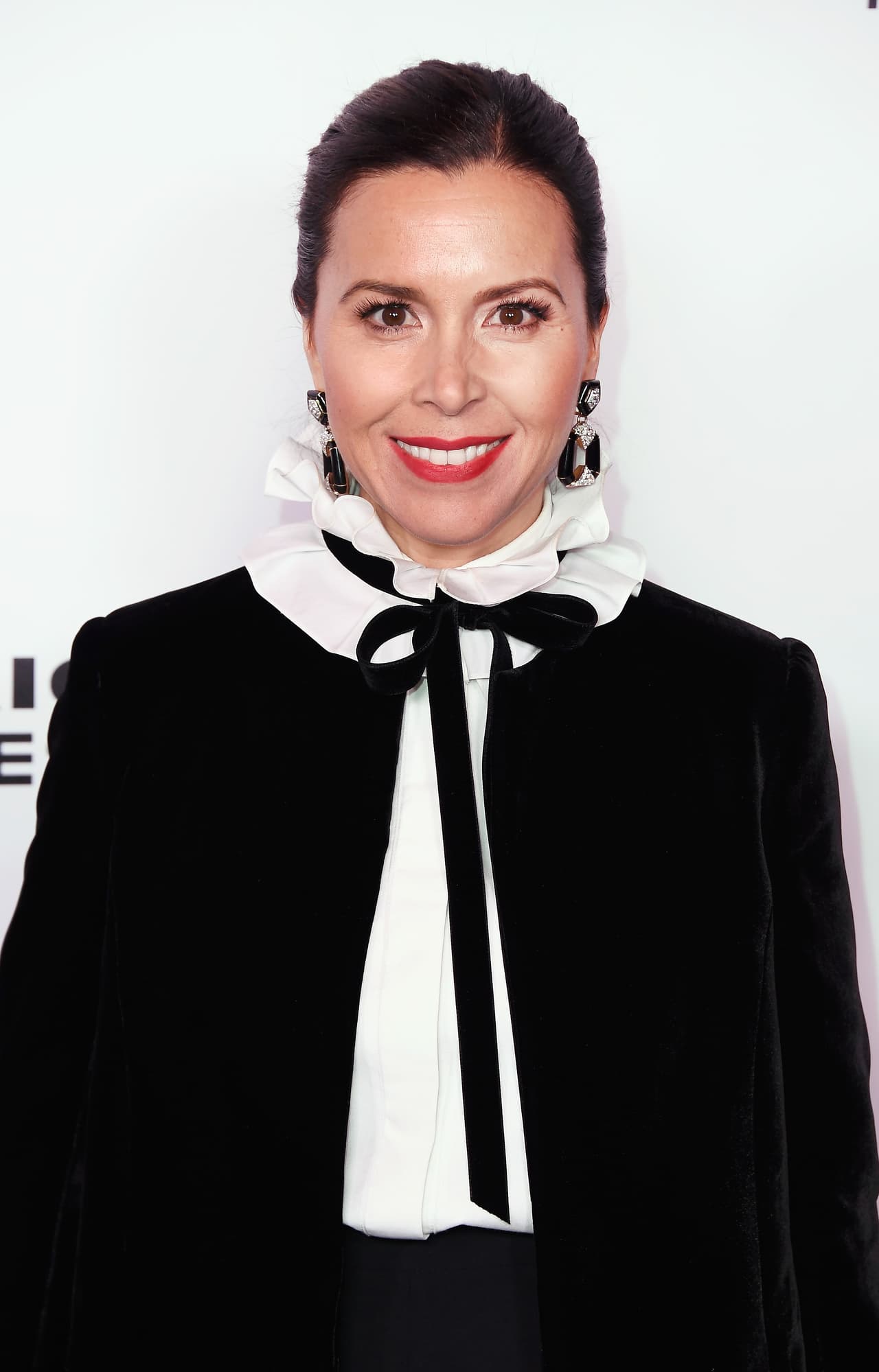 7). Monique Lhuillier tiene ascendencia filipina y francesa, tiene dos tiendas de su marca de diseño de modas en Los Ángeles y Nueva York, y especializada en vestuario para bodas. Michelle Obama, Britney Spears, Katy Perry y Reese Witherspoon son algunas de sus clientas.