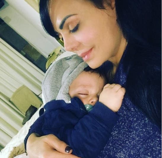 Una tierna imagen de la abuelita y su nieto que compartió la actriz y cantante en su cuenta de Instagram.