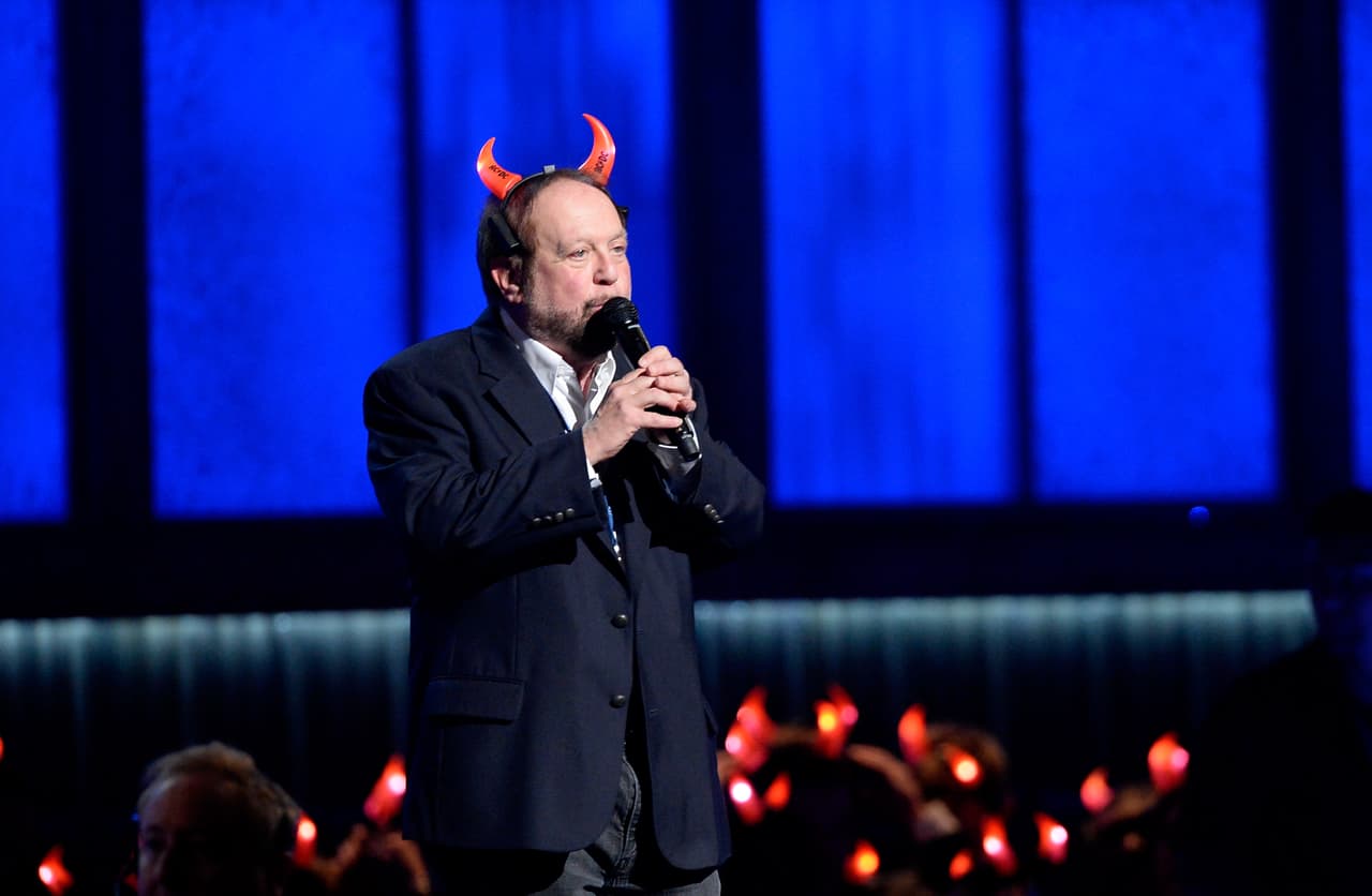 Ken Ehrlich, productor de los Grammy, está aburrido de los mensajes de agradecimiento a mamá, papá, esposos, hijos, agentes, etc. Este domingo, lo único que le ha pedido a las celebridades es que no utilicen palabras soeces, pero podrán expresarse sobre cualquier tema.