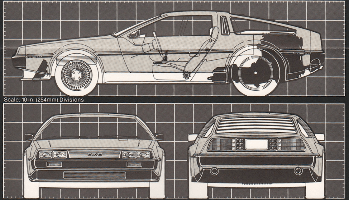 El pobre balance del DeLorean DMC-12 con su pesado eje trasero hacía que cada maniobra fuese una verdadera proeza. DMC equipó los últimos modelos con cauchos traseros más grandes lo cual mejoró un poco las cosas.