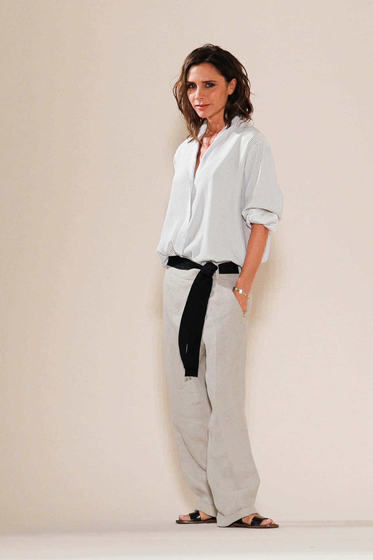 Al final del desfile pareció para agradecer a los que asistieron.