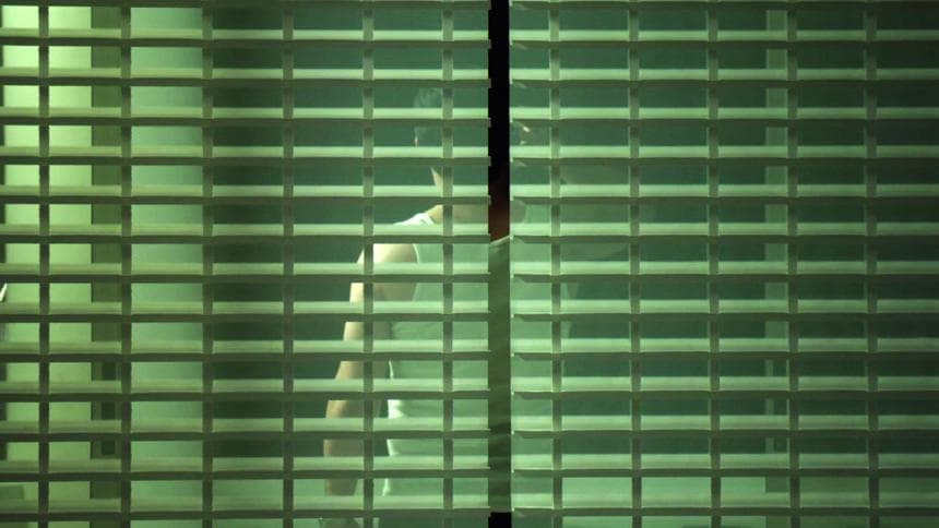 El cuerpo de ‘El Moreno’ quedó tendido sobre un charco de su propia sangre. En ese instante, ‘El Chapo’ contestó su teléfono, pero sólo se topó con un gran silencio. ¿Cómo reaccionará ante la muerte de su hijo? Descúbrelo el domingo a las 10PM/9C por Univision.