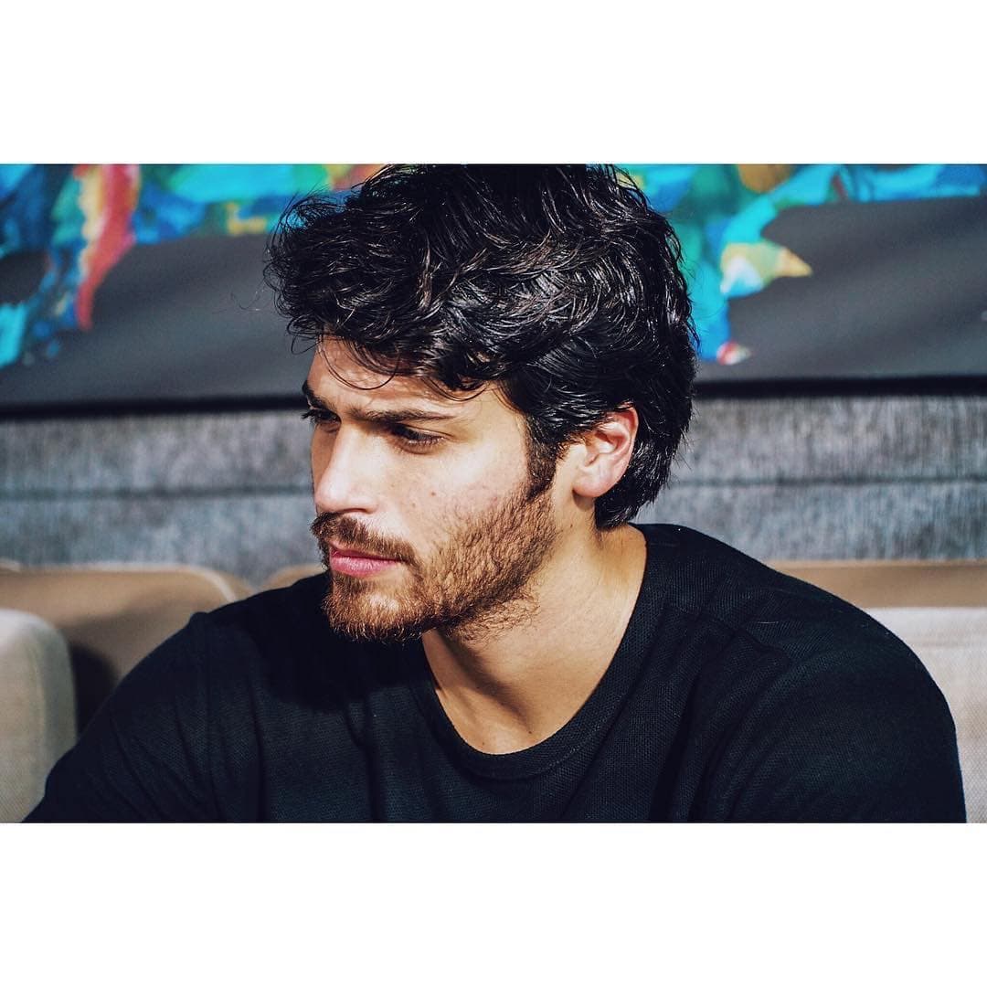 Gracias a su galanura y carisma, al poco tiempo protagonizó las series: ‘En el amor’, ‘¿Cuál de nosotros no le gustó?’, ‘Luna llena’, ‘Pájaro Soñador’ y recientemente ‘Señor equivocado’.