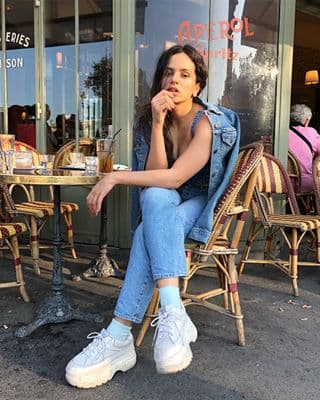 <b>6. Le gustan los zapatos de plataforma.</b> No solamente las zapatillas deportivas, hasta los zapatos de flamenco los manda a hacer 'custom made' para que queden a la altura que desea.