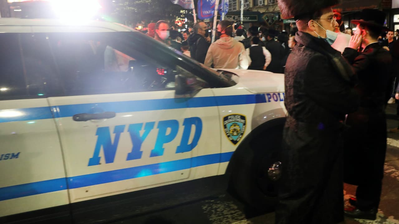 Violentas protestas y procedimientos cuestionados: la controversia no se aleja de la policía en EEUU