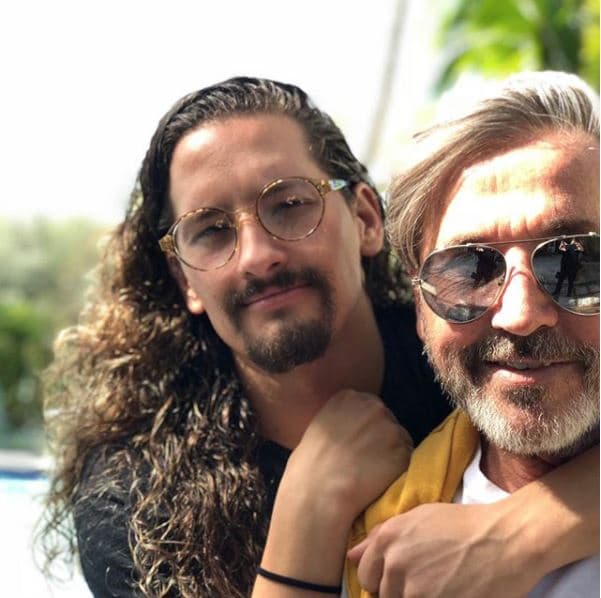 "Hoy es tu día", escribió el cantante venezolano Ricardo Montaner en su cuenta de Instagram a lado de esta foto, para anunciar el gran día de su hijo.