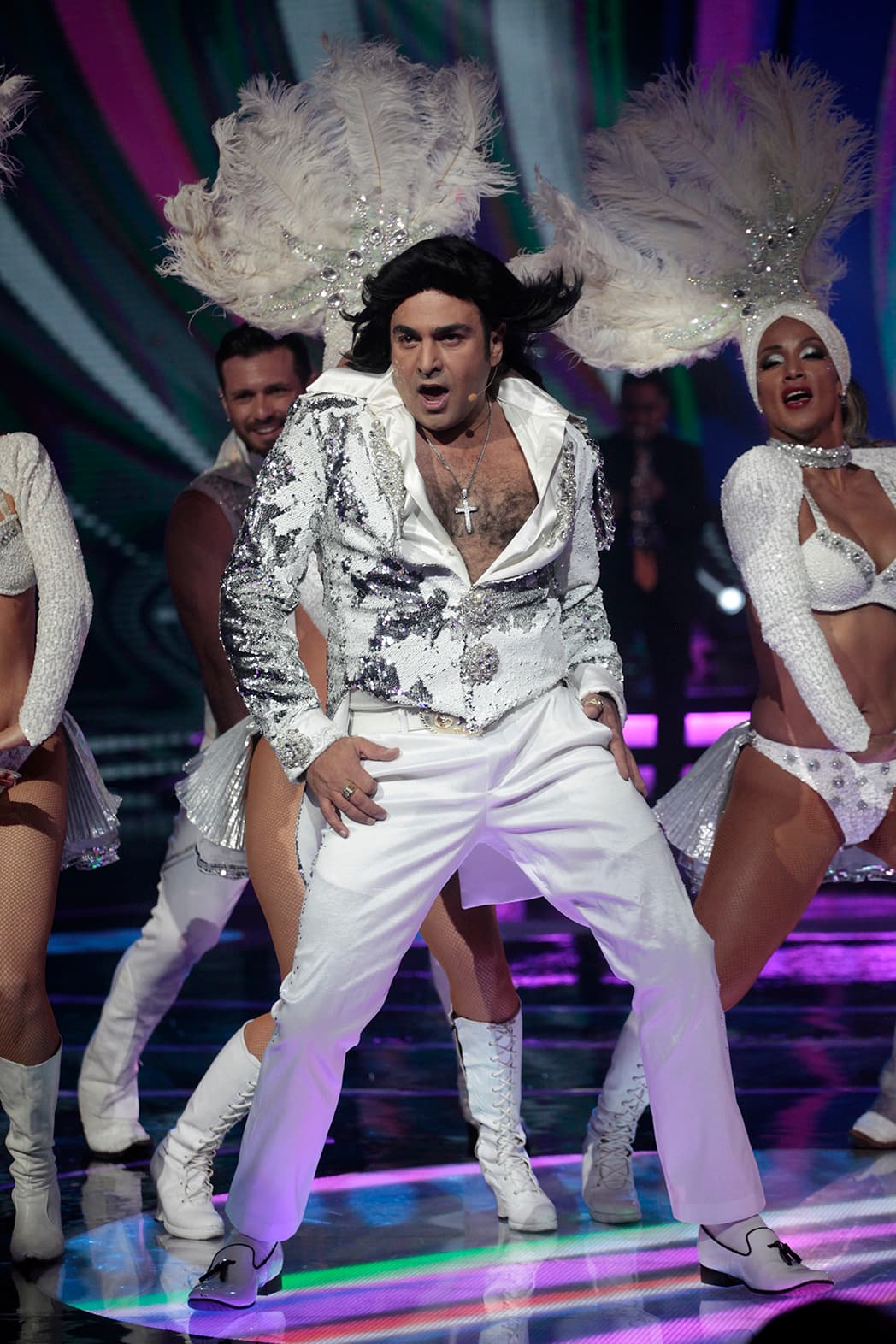 Esa noche, Albertano tuvo un cambio de vestuario pues ofreció un número especial en honor a Verónica Castro. El comediante bailó al ritmo de 'Macumba', con lo que enamoró a la Jueza de Honor.