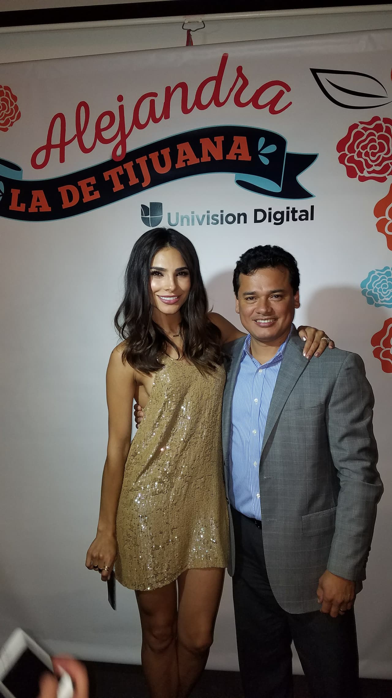 Hace unos días había hablado de un proyecto muy especial y finalmente pudo presentar a #AleLaDeTijuana frente a un grupo de amigos y colegas. Los presentes disfrutaron de la webserie entre risas y lágrimas. 
<a href="http://www.univision.com/shows/la-banda/aleladetijuana-revela-como-cruzo-la-frontera-video" target="_blank"><b>Aquí puedes ver el primer capítulo</b></a>.