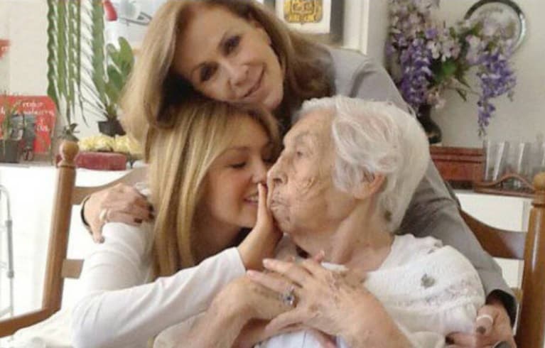 A raíz de este incidente hubo una ruptura entre las hermanas del cual la señora Eva se mantuvo al margen, aunque siguió viviendo con Laura.