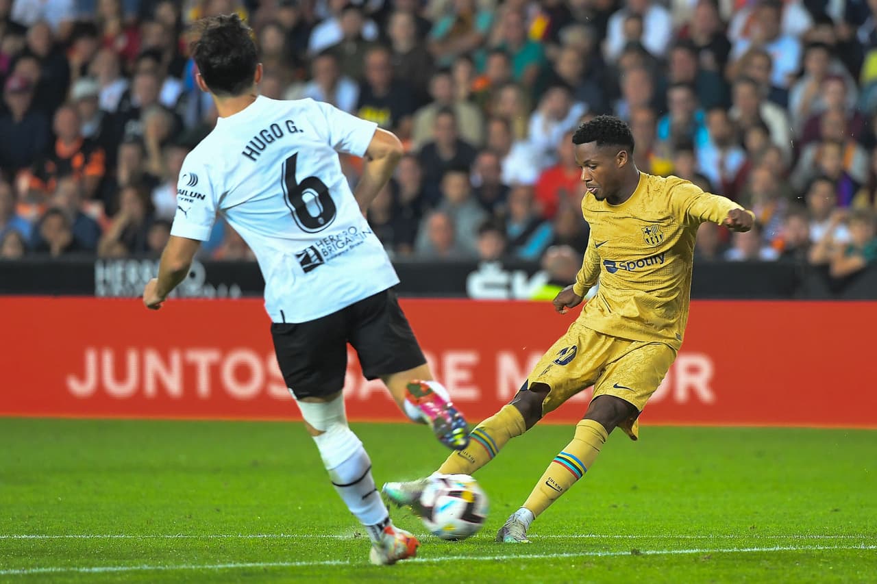 Barcelona venció de último minuto 0-1 al Valencia en Mestalla con un gol cardíaco de Robert Lewandowski; los Chés perdieron a Cavani por lesión.