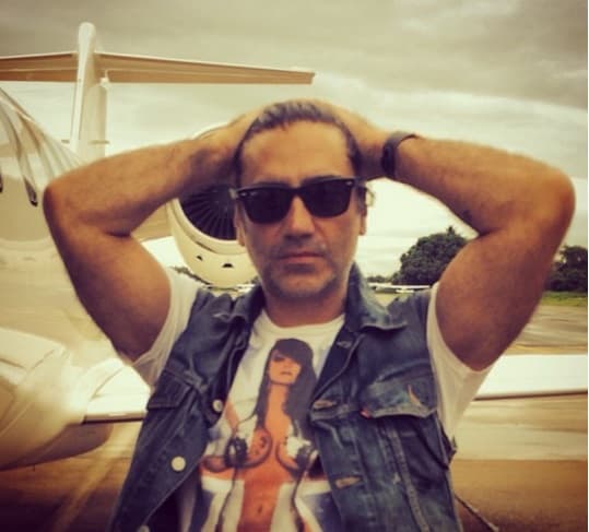 Alejandro Fernández está en ojo del huracán, ahora aseguran que tuvo unos días de locura en Puerto Vallarta, México, acompañado de seis bellas mujeres con las que hizo de todo.