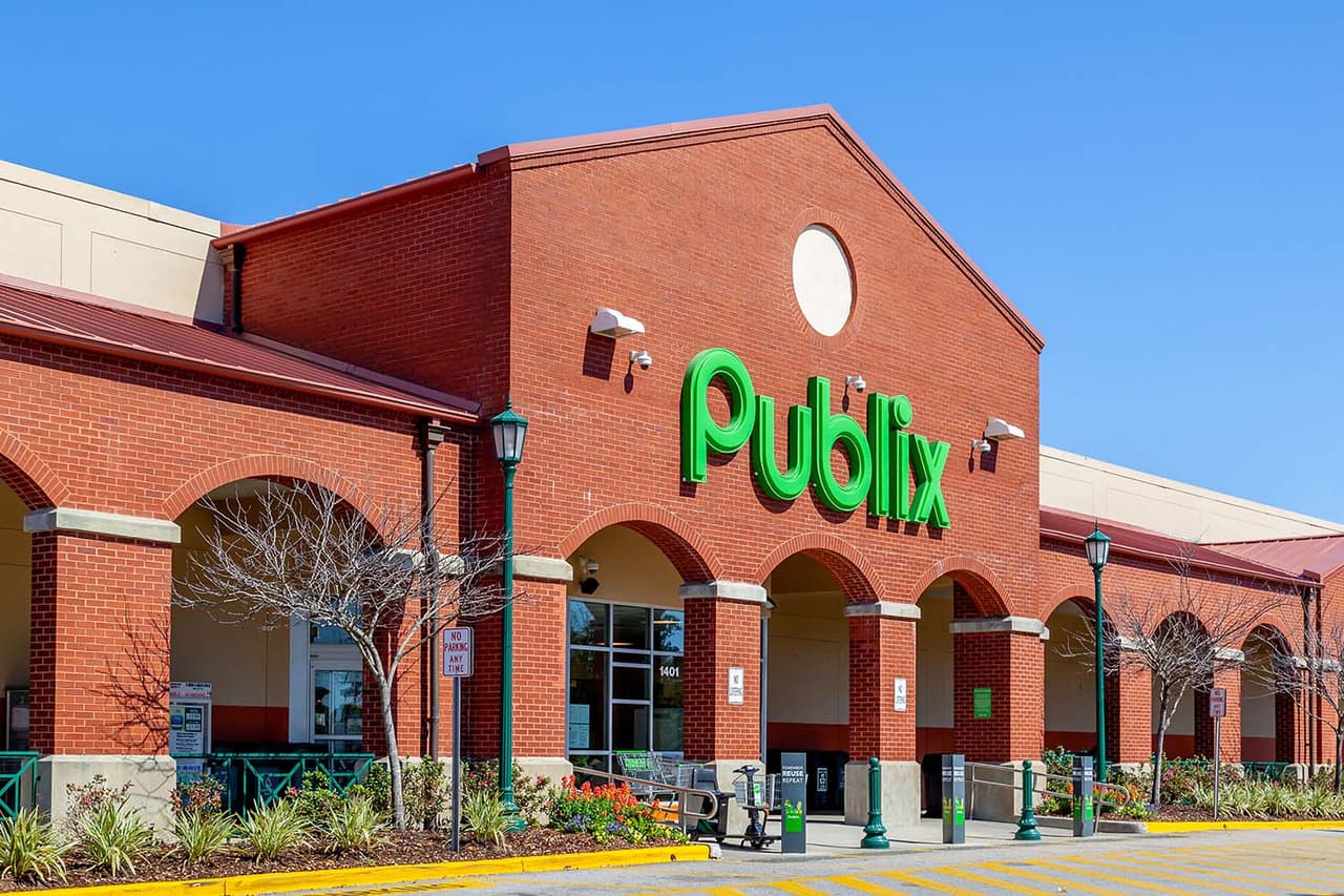 Empleados en Georgia demandan a Publix por supuestamente hacerlos trabajar fuera del horario laboral y sin remuneración   