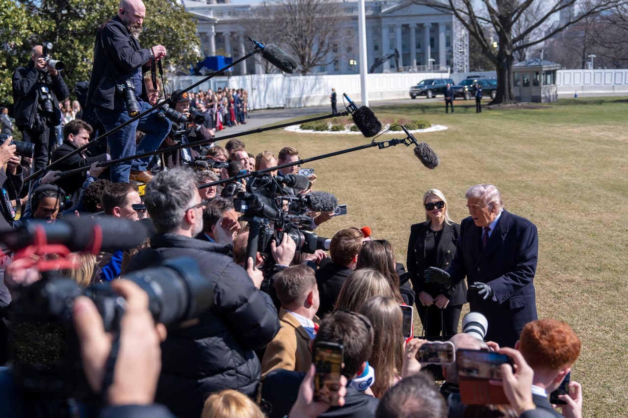 Trump confirma negociación con Cuba y dice que podría tomar el control de la isla