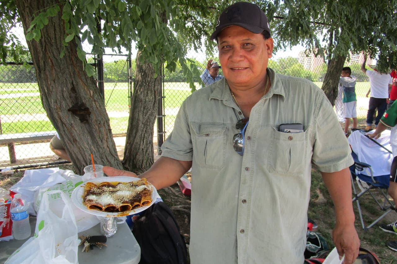 "Es muy duro para nosotros quemar a alguien": mexicanos en NY enfrentan meses de espera y precios más altos para enviar los restos