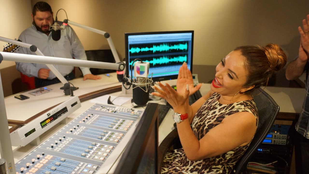 El Compa Ivan, El Tambochi y La Bronca se tomaron fotos, cantaron y hablaron de todo un poco con el compositor sinaloense.