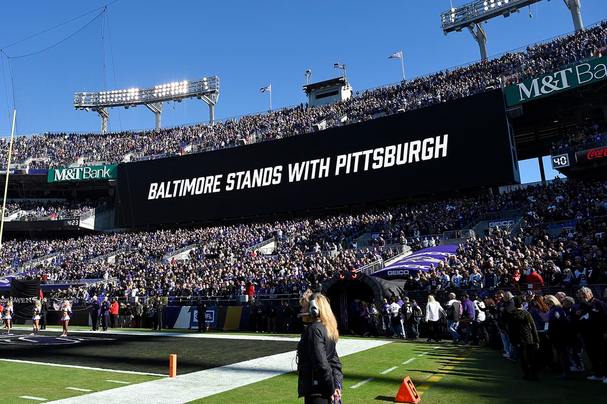 Los fanáticos de Baltimore Ravens expresaron su solidaridad con Pittsburgh y las víctimas del tiroteo.
