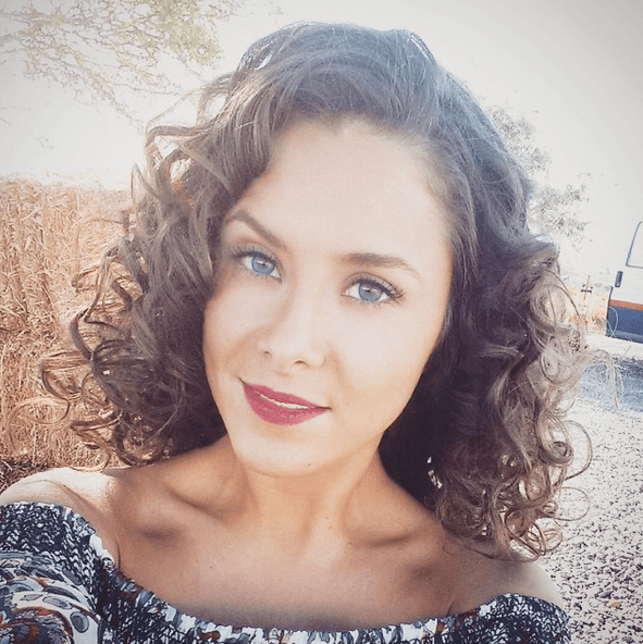 En este melodrama interpretó a “Macaria Rios” en su juventud.