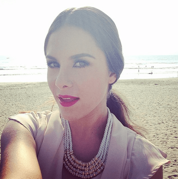 Y ha compartido créditos con grandes actores de la televisión.