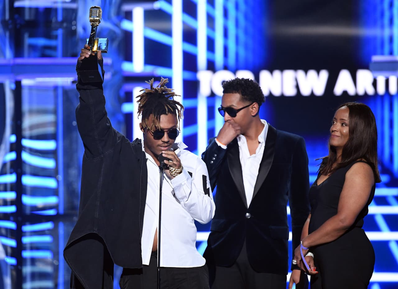 En mayo, también de este año, recibió el premio Billboard al 'Mejor artista revelación'.