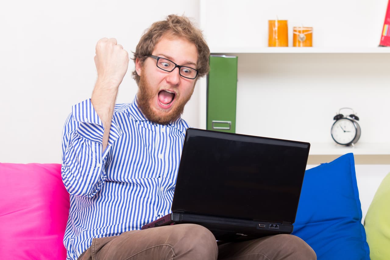 <b>Acuario</b>
<br>El mes que está ahora rigiendo es del elemento fuego, y tú, Acuario, eres de aire por tanto hay una gran compatibilidad. Las mejores noticias en este ciclo astral están asociadas a la solución de situaciones que te han estado inquietando en el pasado reciente.
<br>