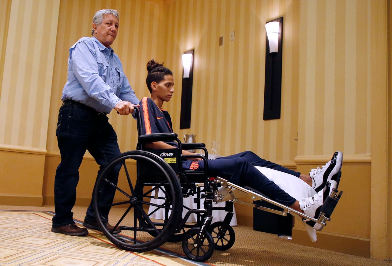 Por varios minutos el joven de origen venezolano sostuvo una puerta de un salón de clases mientras resguardaba a 20 de sus compañeros. Del otro lado estaba Cruz descargando su fusil.