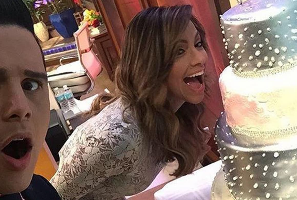 El pastel era una tentación. ¡Aléjate de él Satcha!