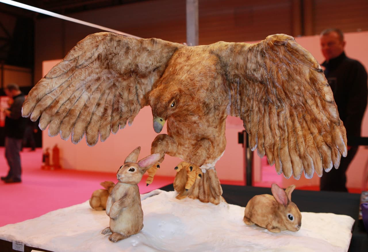 La competencia de pasteles mundial, Cake International, exhibió pasteles que llevan la decoración culinaria a lugares inesperados, con repostería en forma de personajes de películas, pájaros, perros y hasta un bebé. El show se llevará a cabo del 17 al 19 de marzo en Birmingham, Inglaterra.